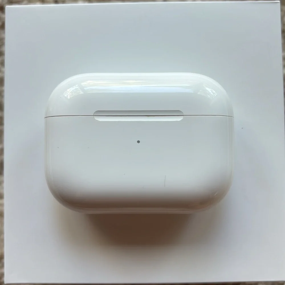 Apple AirPods Pro with Wireless Charging Case (1st Generation)